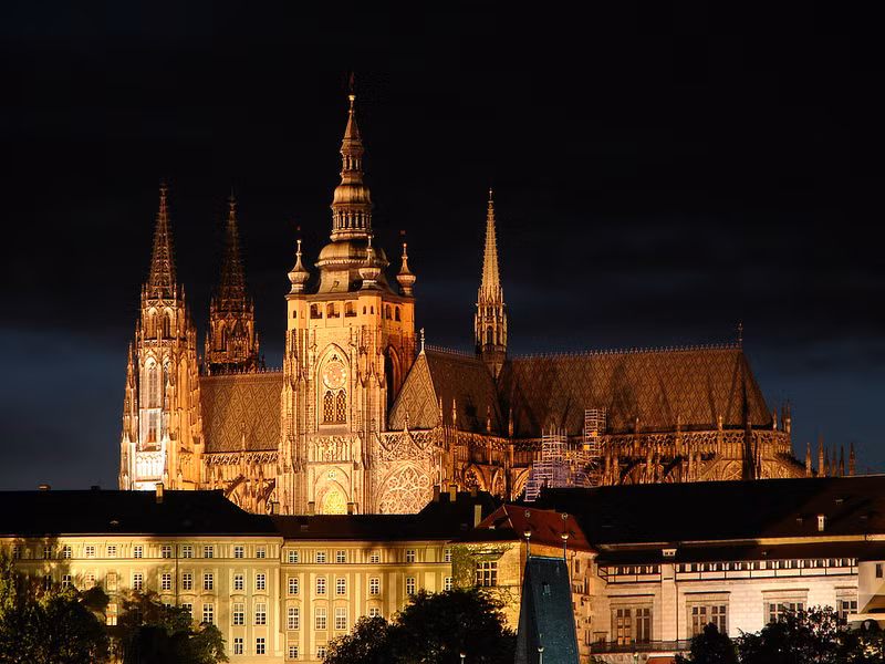 2. Lâu đài Prague, Cộng hòa Séc. Lâu đài Prague được công nhận là lâu đài cổ lớn nhất thế giới bởi sách kỷ lục Guinness, với tổng diện tích lên tới 70.000 m2.