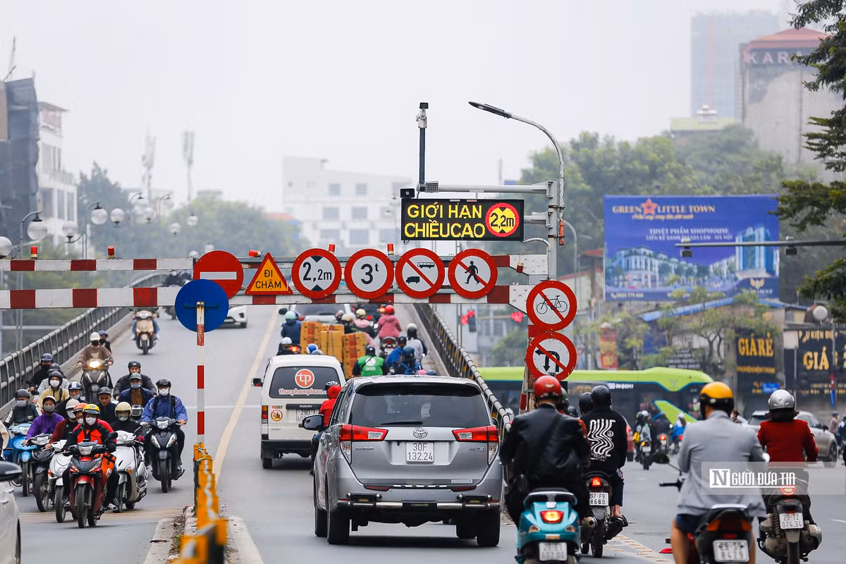 Theo đó, việc lắp đặt biển báo thông minh sẽ giúp các phương tiện lựa chọn hướng di chuyển đúng,.