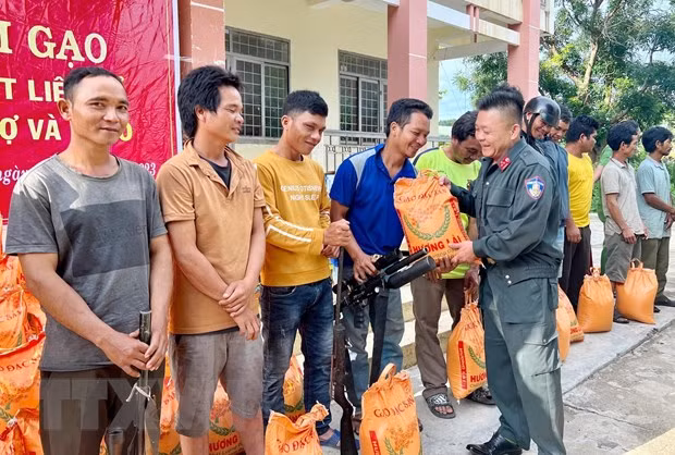Đắk Lắk: Đổi gạo lấy vũ khí, vật liệu nổ, công cụ hỗ trợ và pháo - Hình 2 Dak Lak: Doi gao lay vu khi, vat lieu no, cong cu ho tro va phao-Hinh-2