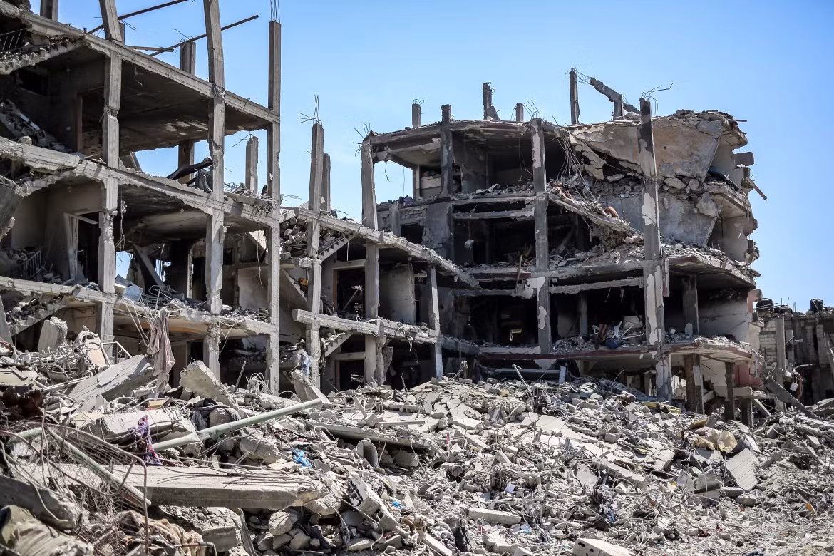  Theo Al Jazeera, gần 400.000 người sống ở Khan Younis, miền nam Dải Gaza, và các khu vực lân cận trước khi cuộc xung đột Israel - Hamas bắt đầu vào ngày 7/10/2023. (Nguồn ảnh: AJ) 
