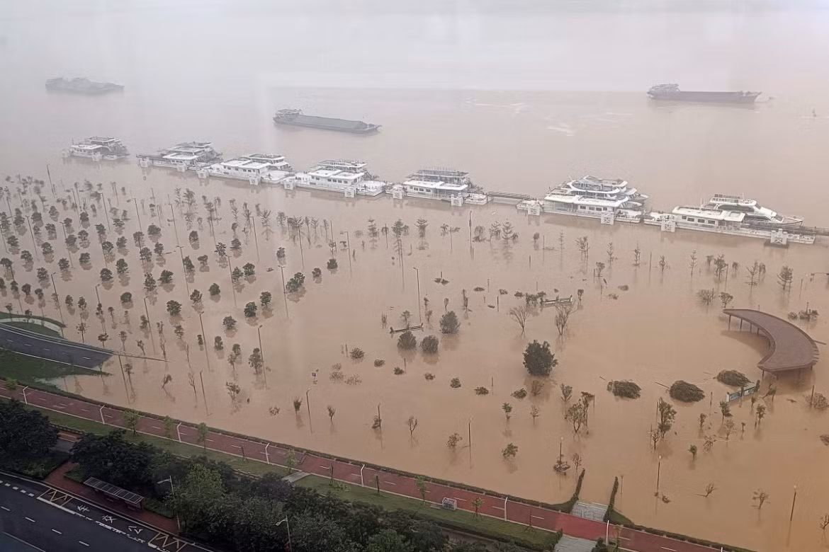 Mua lu tan pha Trung Quoc, hon 100.000 nguoi so tan
