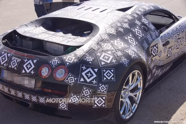 Nhiều khả năng xe sở hữu khung gầm monocoque cấu tạo từ sơi carbon
