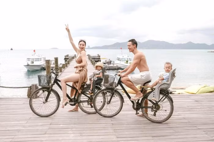 Những mỹ nhân Việt “giàu nứt đố đổ vách” vẫn ham đồ bình dân - Hình 2 Nhung my nhan Viet “giau nut do do vach” van ham do binh dan-Hinh-2