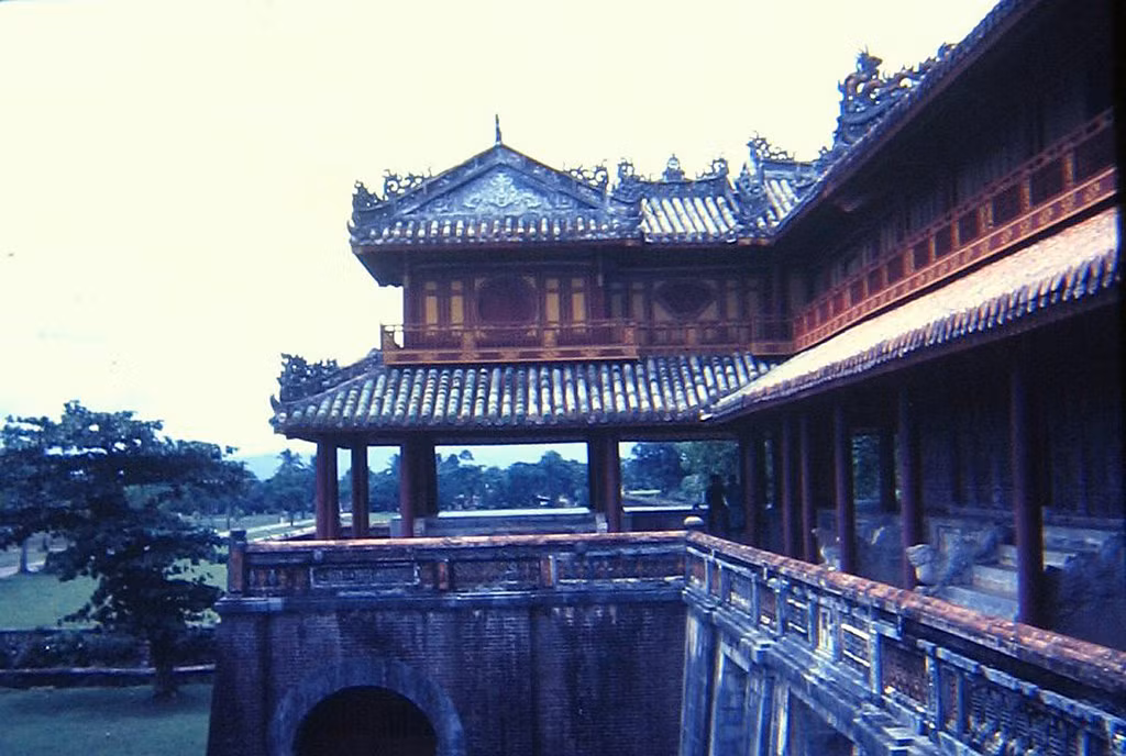 Cổng Ngọ Môn ở Hoàng thành Huế năm 1967.