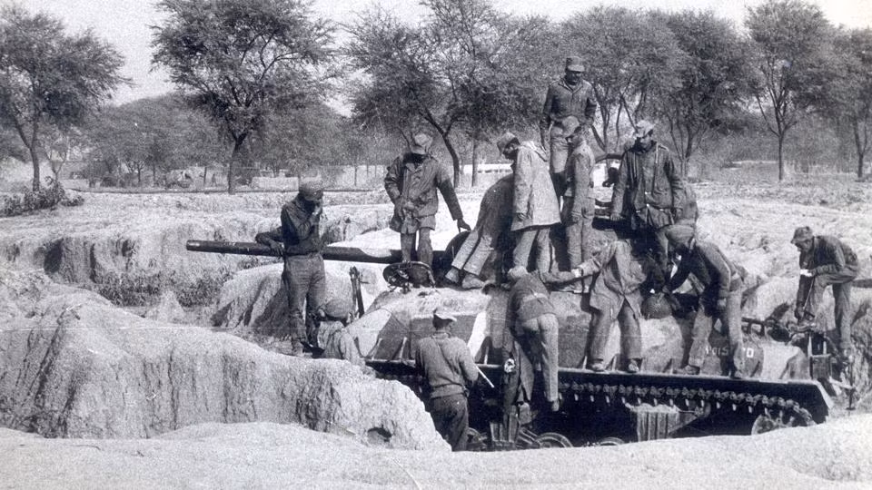 Kể từ cuộc chiến năm 1971 đến nay, căng thẳng giữa Ấn Độ và Pakistan chưa hề thuyên giảm, và nguy cơ của một cuộc xung đột quân sự lớn vẫn luôn tiềm tàng...