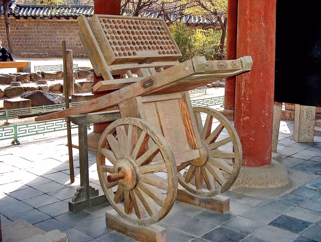 Tuy nhiên, thời hoàng kim của Hwacha không kéo dài. Khi các loại đại bác và súng cầm tay được phát triển và sử dụng rộng rãi trên chiến trường “pháo phản lực phóng loạt thời cổ” đã chấm dứt vai trò lịch sử của mình.