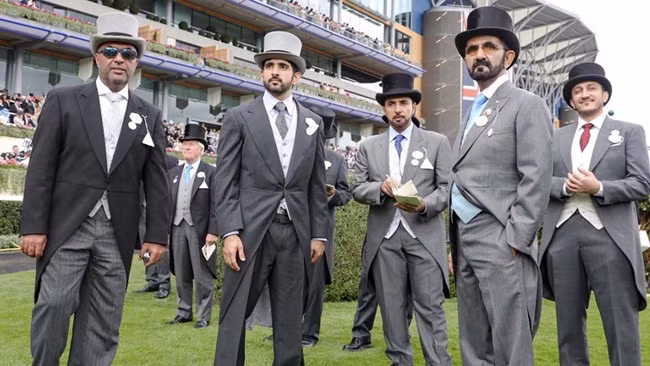 Thái tử Sheikh Hamdan là con trai thứ 2 của quốc vương Dubai Sheikh Mohammed bin Rashid Al Maktoum. Ông Sheikh Mohammed bin Rashid Al Maktoum là phó tổng thống và là thủ tướng của Các Tiểu Vương Quốc Ả Rập Thống Nhất. Cha của thái tử Sheikh Hamdan sở hữu khối tài sản ròng khoảng 4,5 tỷ USD, theo BusinessInsider.