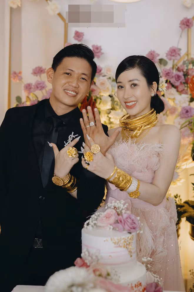 Chu re dan do: “Deo nhieu vang dung quao”, co dau 