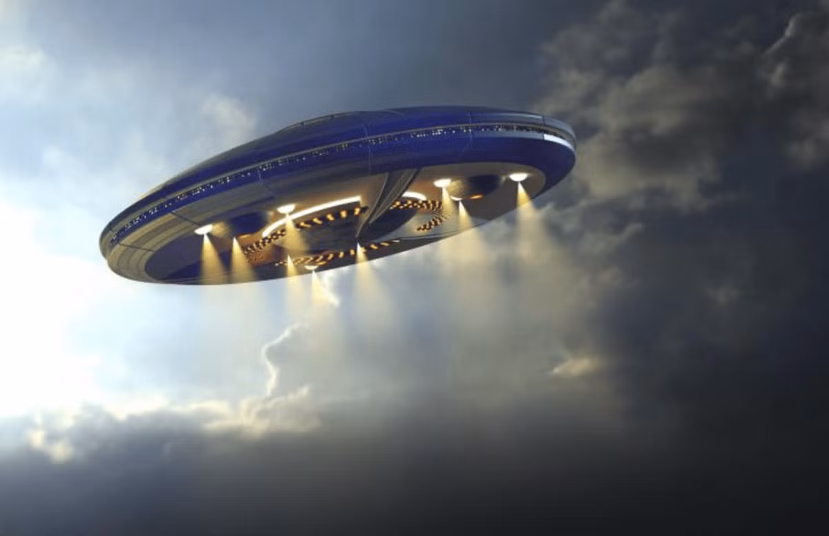 “UFO có hình quả trứng”, ông thừa nhận trong bộ phim tài liệu phát hành năm 2017. “Nó không phải dạng đĩa và nội thất không có bất kỳ đòn bẩy nào, nhưng cũng có những sinh vật kỳ lạ được tìm thấy.