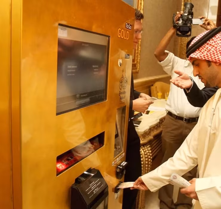 Đối với những vị khách đặt chân đến Dubai, đồng tiền vàng đặc chế được in logo của Emirates Palace dập nổi sẽ là một món quà kỷ niệm vô cùng ý nghĩa.