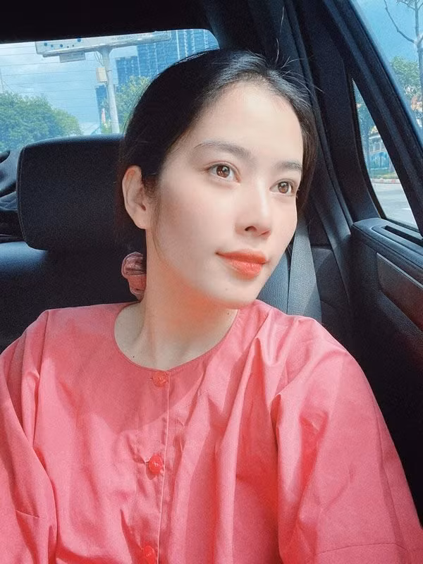 Thời trang một trời - một vực của Nam Em khi ở nhà và trên thảm đỏ - Hình 3 Thoi trang mot troi - mot vuc cua Nam Em khi o nha va tren tham do-Hinh-3