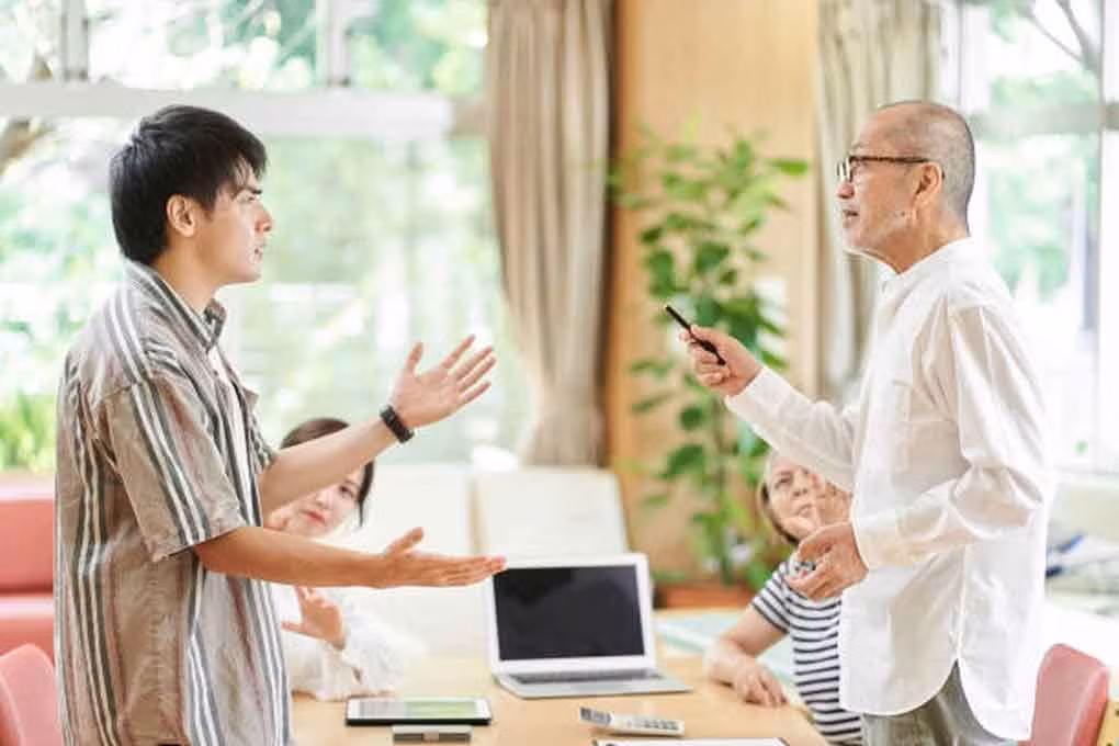 Chỉ vì không cho mượn ô tô, bố vợ đòi từ mặt tôi Chi vi khong cho muon o to, bo vo doi tu mat toi
