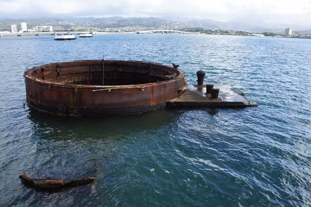 Honolulu cũng là hòn đảo mang nhiều dấu ấn lịch sử của cuộc Thế chiến II, nổi tiếng nhất là các di tích của trận Trân Châu Cảng năm 1941. Ảnh: Dominickng.com.