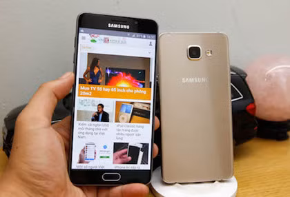  Samsung Galaxy A5 2016 (8,99 triệu đồng). Samsung nâng cấp mạnh về máy ảnh cho dòng Galaxy A 2016 với camera chính độ phân giải 13 megapixel có chống rung quang học OIS. Camera cũng có tính năng khởi động nhanh bằng cách nhấn đúp phím Home. Chất lượng ảnh chi tiết và sắc nét, độ sâu trường ảnh tốt, bokeh đẹp nhờ khẩu độ ống kính f/1.9. Sản phẩm có nhiều chế độ chụp ảnh mở rộng, như chụp liên tục, Panorama, HDR, chụp ảnh động hay chụp ảnh kèm âm thanh. Camera trước tập trung mạnh vào tính năng selfie với độ phân giải 5 megapixel, ống kính rất rộng, có tính năng Wide Selfie, hỗ trợ ra lệnh từ xa cũng như tự động làm đẹp chân dung.