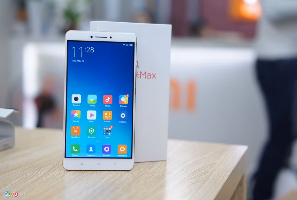 Với viên pin 5.000 mAh, màn hình vượt trội về kích thước, đây là lựa chọn sáng giá cho những người thích dùng smartphone như một thiết bị giải trí đa phương tiện. Mi Max đủ khả năng thay thế những chiếc tablet cỡ nhỏ.