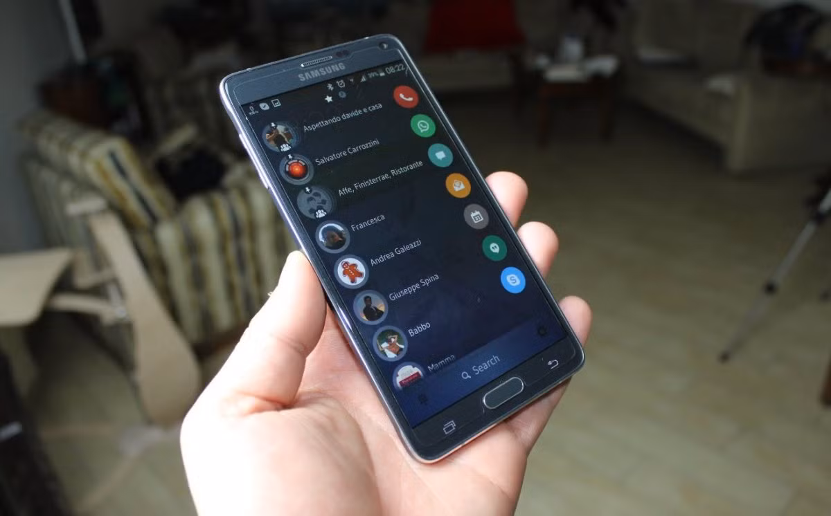  Drupe: gom tất cả các liên lạc vào một danh bạ. Drupe giúp người dùng gom tất cả các liên lạc vào trong một danh bạ. Nó cho phép họ quyết định cách thức liên lạc với một đối tượng cụ thể, chẳng hạn như bằng nhắn tin, gửi tin nhắn qua Facebook hay gọi điện, ... tại một nơi mà không cần mất công chuyển qua lại giữa các ứng dụng. App này được phát hành miễn phí trên Google Play. 