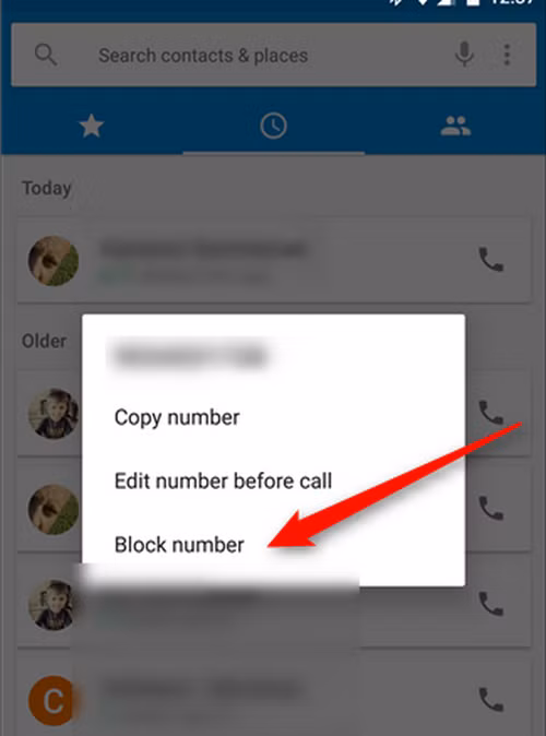 Tiếp đến, trong trình đơn ngữ cảnh vừa xuất hiện, bạn nhấn chọn Call block hay Block number hoặc một tùy chọn có chức năng tương tự có trên thiết bị. Tuy nhiên, trong trường hợp đã nhấn giữ nhưng không tìm thấy tùy chọn tương ứng trên trình đơn ngữ cảnh, thì có lẽ phiên bản Android trên thiết bị của bạn đã được nhà sản xuất tùy biến (non-stock Android) hoặc thiết bị của bạn thuộc dòng Samsung Galaxy.