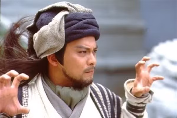 Cái Bang: Truyện Kim Dung mô tả Cái Bang là một hội rất lớn của những người ăn mày yêu nước và chuyên làm việc nghĩa sáng lập. Theo Kim Dung, Cái Bang là bang hội đứng đầu, Thiếu Lâm là đệ nhất phái còn Minh Giáo là đệ nhất giáo. Lịch sử của phái Cái Bang có từ rất lâu đời, bang chủ đầu tiên là Hồng Tứ Hải.