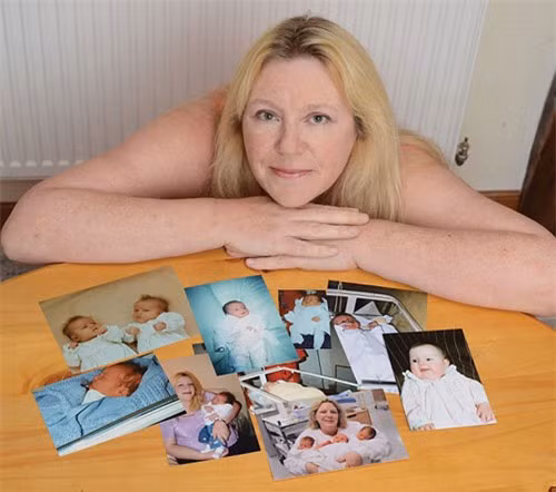 8. Bà mẹ đẻ thuê nhiều con nhất: Cô Carole Horlock, 49 tuổi, sống tại Essex, Anh đã có 15 đứa con trong đó chỉ có 2 con gái lớn là con ruột cô còn 13 em bé khác đều do cô mang thai hộ. Hiện tại cô đang mang thai tiếp 2 em bé bữa và nếu thai kỳ thành công, số con của cô sẽ tăng lên 17 bé. Hiện tại, Carole Horlock đang giữ kỷ lục mang thai hộ nhiều nhất nước Anh. Cô bắt đầu "sự nghiệp" đẻ thuê vào năm 1995, khi đọc được một bài báo về phương pháp mang thai này. Mỗi lần mang thai hộ, cô nhận được một khoản chi phí khoảng từ 7.000-12.000 bảng Anh. Trong vòng 12 năm, bà Carole Horlock đã sinh hạ được 13 bé cho các cặp vợ chồng hiếm muộn, trong đó có một ca song sinh và một ca sinh ba. 