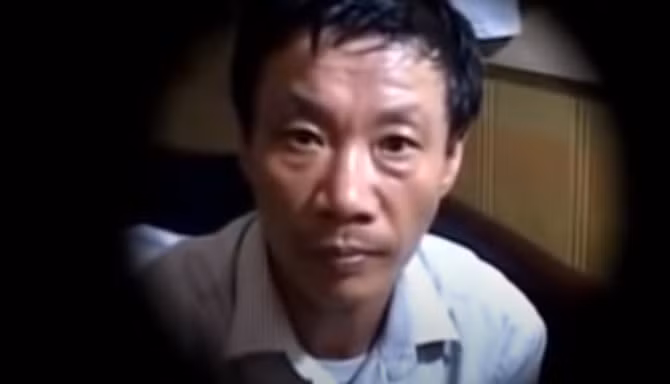 Cuối tháng 3/2011, được bà Tiên nhờ chở đi lấy 600 triệu đồng tiền hàng ở Bắc Ninh, ông ta nảy lòng tham nên bàn bạc với Thành. Theo thoả thuận, nếu trót lọt Hùng sẽ có tiền để xe máy và trả nợ.
