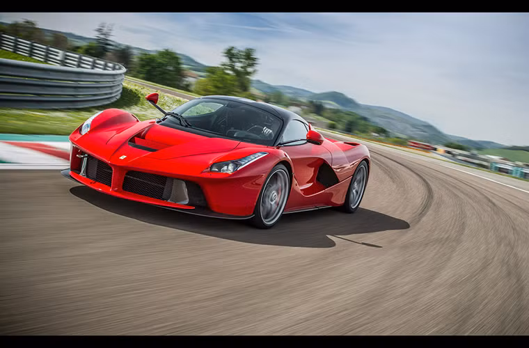 Xe được nhà báo James May yêu thích nhất: Ferrari LaFerrari. (James May là gương mặt quen thuộc của chương trình Top Gear).