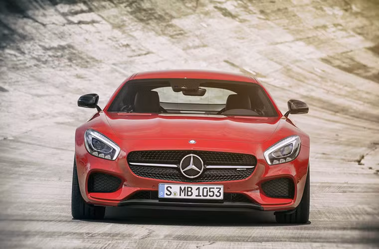 Bộ khung của AMG GT chủ yếu được làm từ nhôm, giúp giảm trọng lượng của khung xuống còn 231 kg.