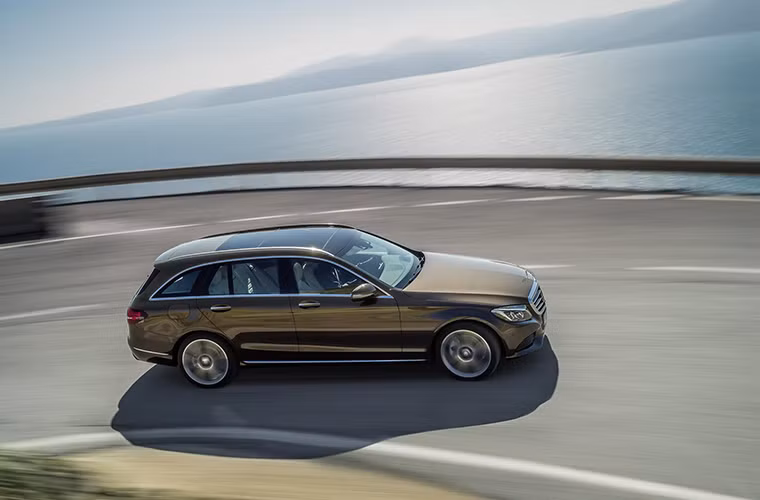 Xe gia đình của năm: Mercedes-Benz C-Class Estate.