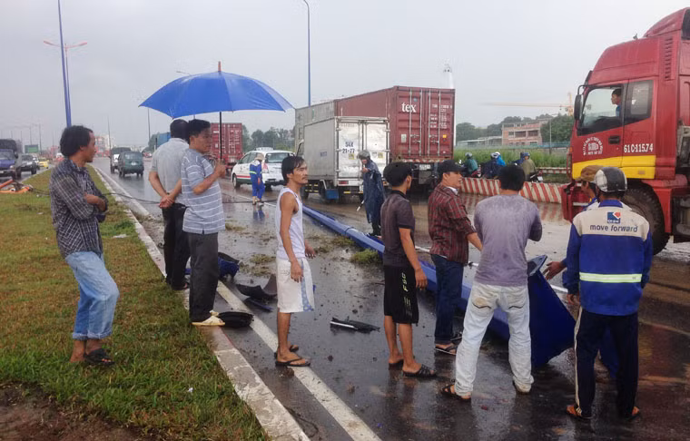 Tuy nhiên sự cố đã gây ùn tắc giao thông nghiêm trọng.