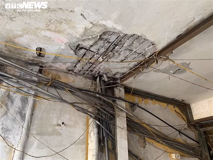 Khu tập thể này được xây dựng từ những năm 80, hiện tại đã xuống cấp nghiêm trọng.