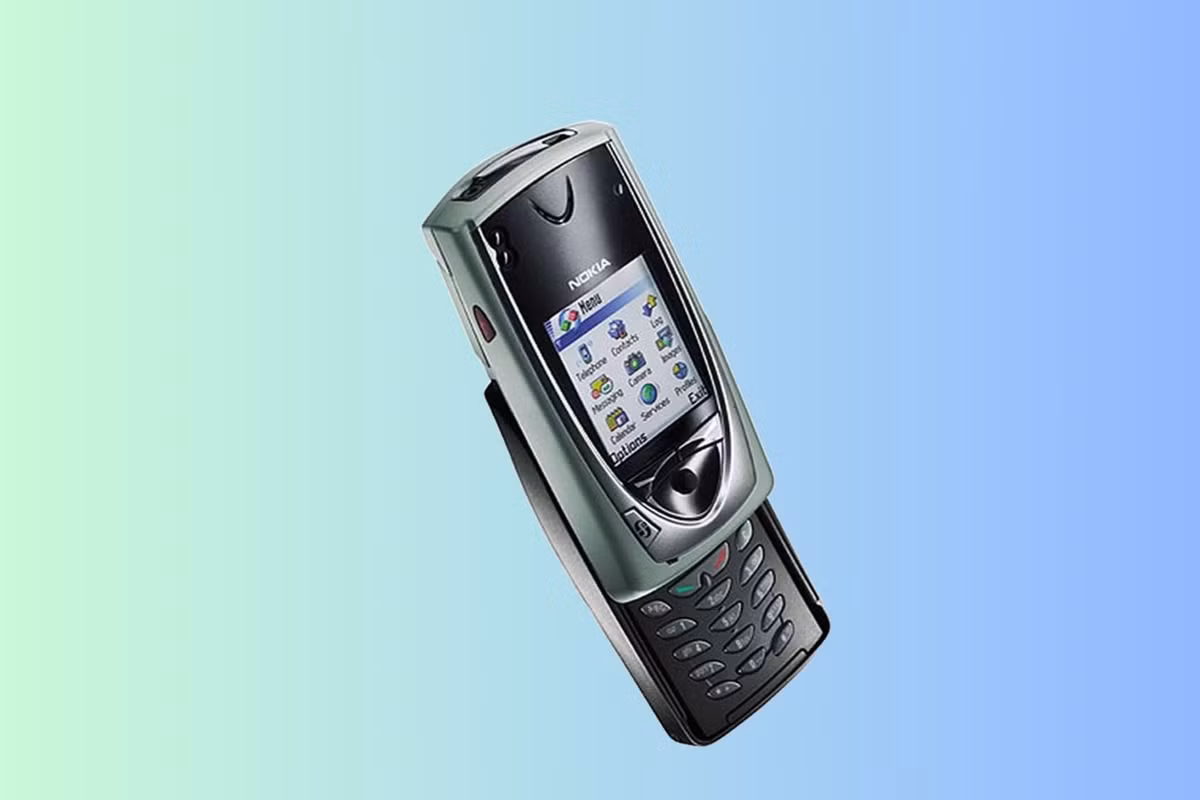 Nokia 7650, ra mắt vào năm 2002, được xem là một trong những chiếc điện thoại đầu tiên trang bị camera, đánh dấu bước ngoặt lớn trong ngành công nghiệp di động. Nokia 7650 là biểu tượng của sự đổi mới, tạo tiền đề cho những bước phát triển tiếp theo trong lĩnh vực smartphone.