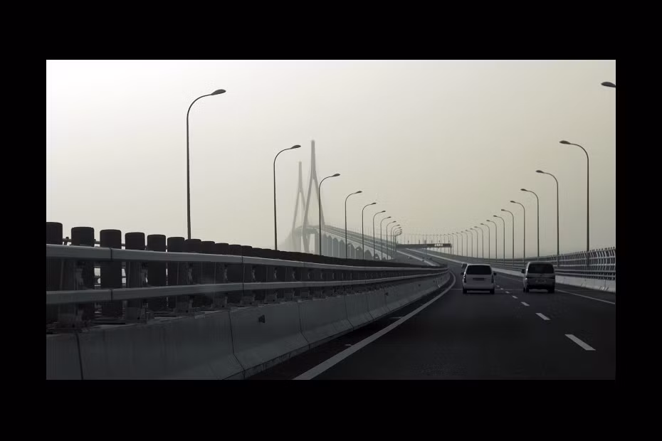  8. Cầu Hàng Châu (Trung Quốc). Với chiều dài 35km, đây là cây cầu vượt biển dài nhất thế giới. Ảnh: Matadornetwork.