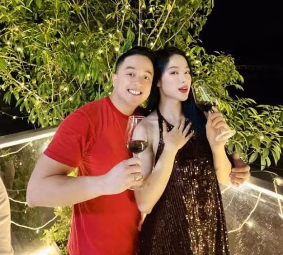 Nhung cap doi 'la doi' cua Vbiz: Thoai mai om hon-Hinh-15
