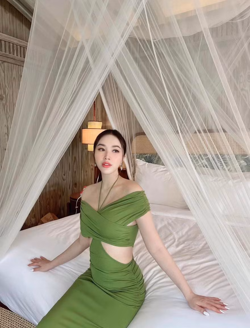 Bảo Thy: Mẹ bỉm sữa khéo mặc tôn đường cong thần Vệ Nữ - Hình 5 Bao Thy: Me bim sua kheo mac ton duong cong than Ve Nu-Hinh-5