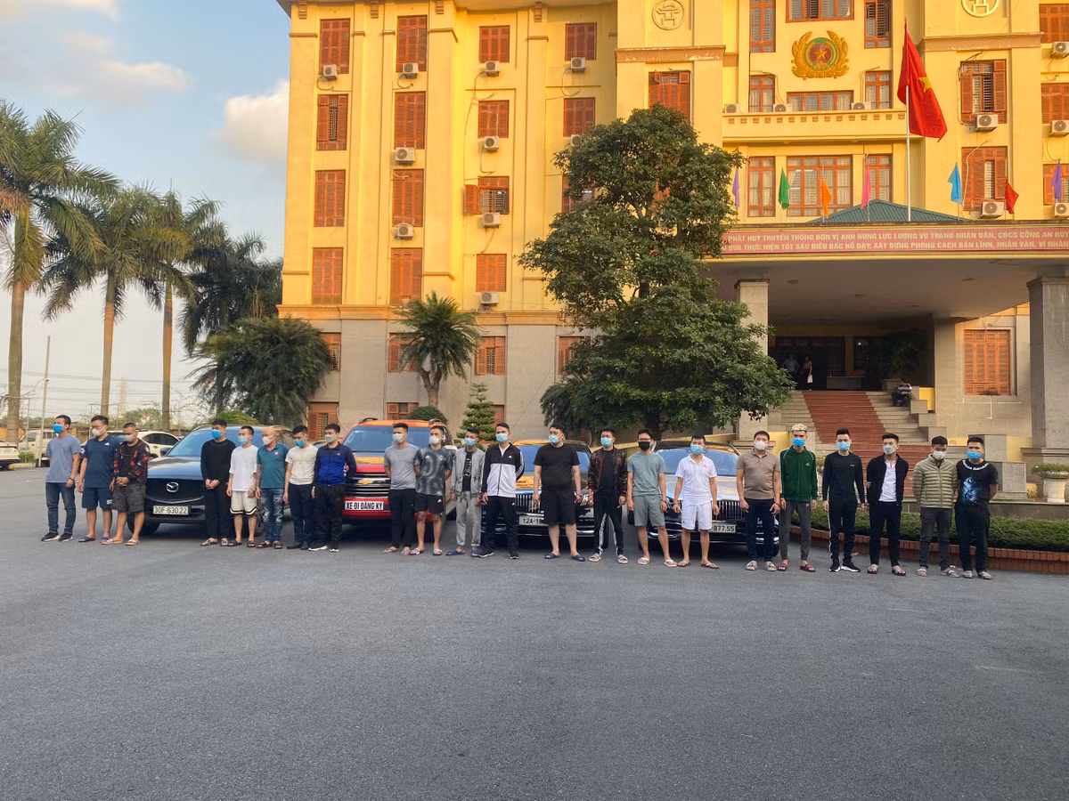 Pha duong day danh bac 14.000 ty, tam giu 2 xe sang Mercedes Maybach-Hinh-3