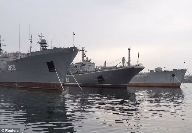 Nhiều tàu chiến thuộc Hạm đội Biển Đen của Nga neo đậu ở Crimea.