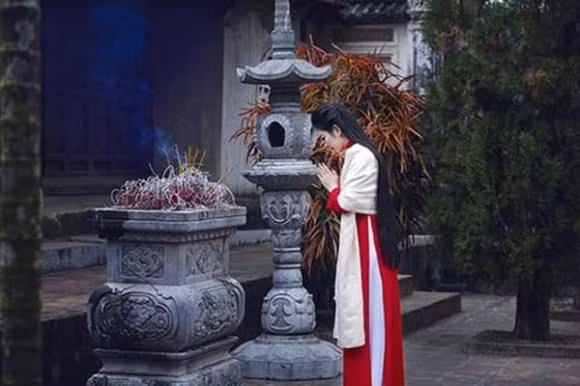 'Thắp hương không ước 2 nguyện, bái Phật không cầu 3 điều' - Hình 3 'Thap huong khong uoc 2 nguyen, bai Phat khong cau 3 dieu'-Hinh-3