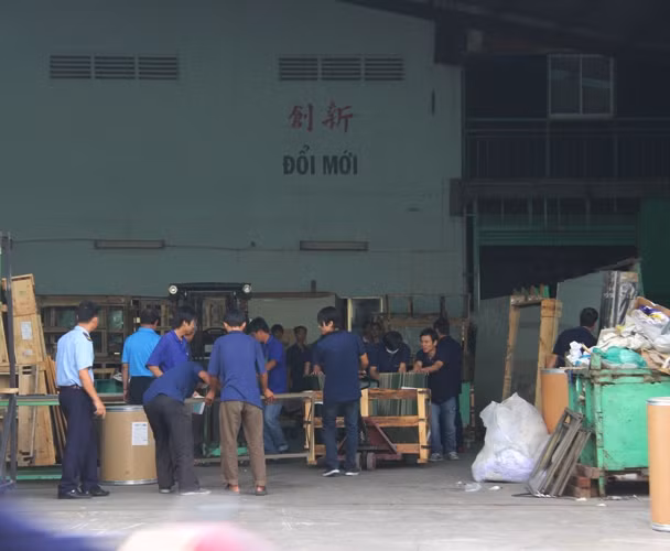 Nhịp sống tại các nhà máy diễn ra bình thường như nó vốn có.