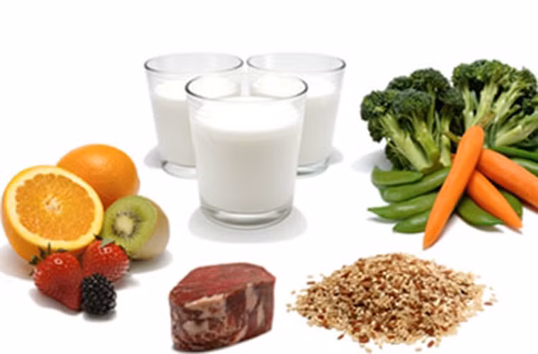 Chia thành nhiều bữa nhỏ. Do dạ dày chưa thể phục hồi chức năng hoạt động nên nó có thể chỉ tiêu hóa được một lượng nhỏ thức ăn đưa vào. Tốt nhất, thời gian ăn uống phải theo quy luật, ăn uống đúng giờ, duy trì ăn ít và chia làm nhiều bữa, mỗi ngày chia thành 5-6 bữa là thích hợp. Sau khi ăn nên nằm nghỉ từ 20-30 phút.