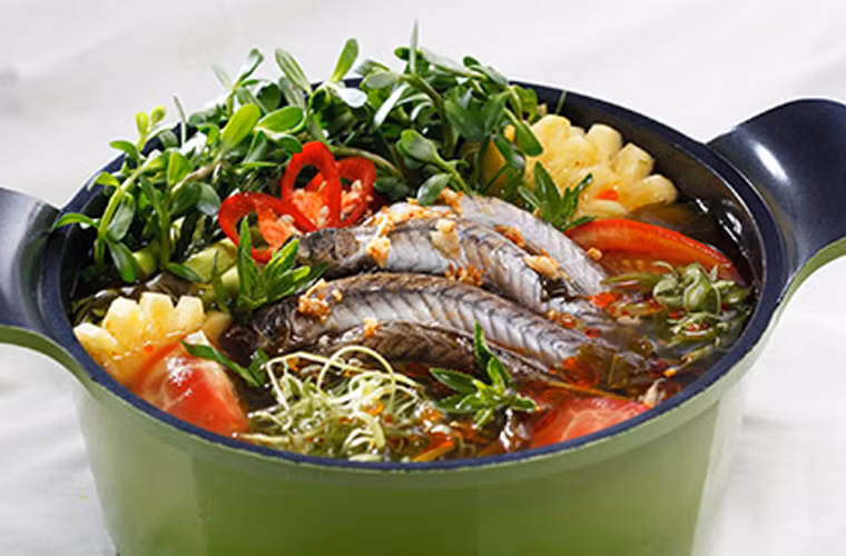 Cá kèo kho giang. Không phải cao lương mỹ vị nhưng khi kho cùng với lá giang, cá kèo trở thành món ăn đặc trưng để nhớ về đất Mũi.