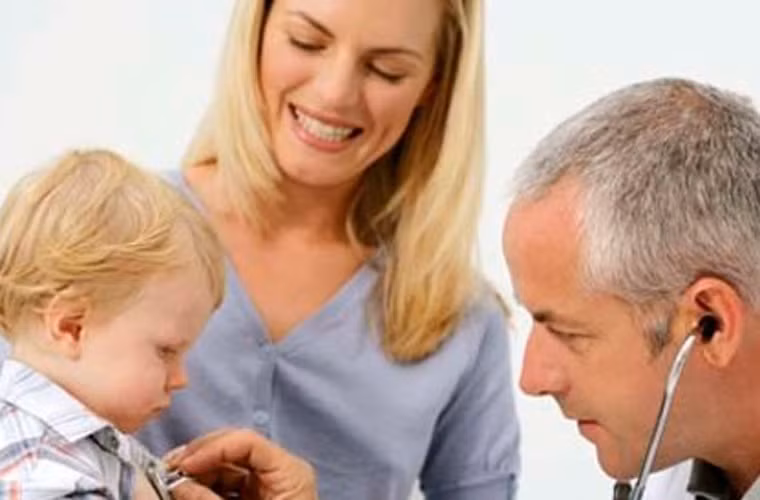 Thường xuyên thăm khám sức khỏe. Điều này giúp các bác sĩ phát hiện sớm những dấu hiệu bất thường. Thực tế, không có triệu chứng đặc hiệu giúp phát hiện bệnh nên việc tầm soát ung thư có ý nghĩa quan trọng hơn.