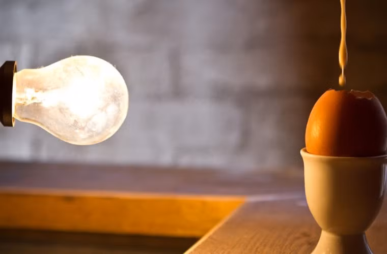 Coquetier cocktail. Toàn bộ lượng cocktail được đựng trong một vỏ trứng. Lần đầu tiên nó xuất hiện là thế kỷ 18. 200 năm sau, coquetier cocktail được mô phỏng tại nhà hàng Pret a Diner với thành phần chính là rượu rum, socola, quế đựng trong lớp vỏ trứng tinh tế.
