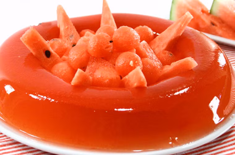 Ngoài việc tránh các thực phẩm không có lợi, người bệnh nên tăng cường các loại rau sạch. Chẳng hạn như, rau bina, dưa hấu, cần tây…