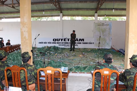 Thông qua phương án tác chiến trên sa bàn.
