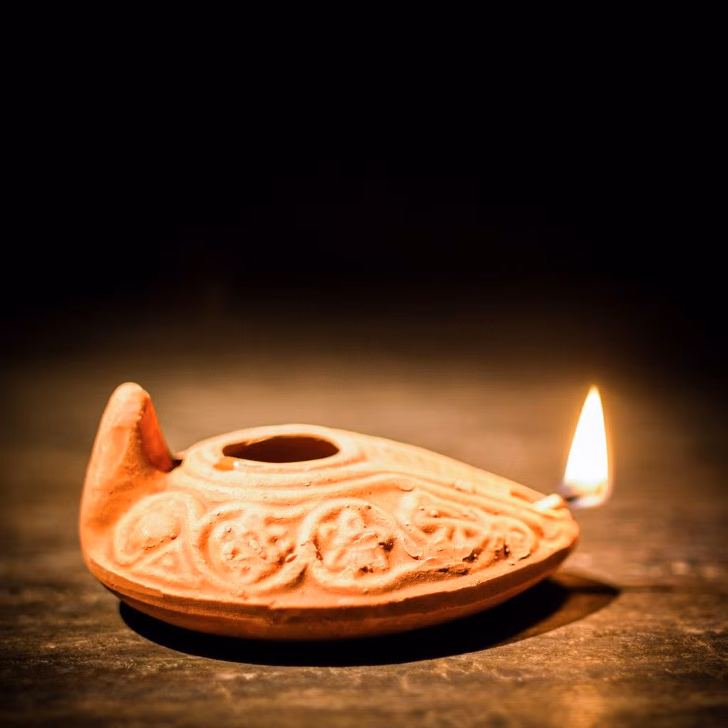 Rất lâu sau ứng dụng nhựa bitum, dầu mỏ mới được sử dụng làm chất đốt. Đó là vào khoảng thế kỷ 4 TCN, người Trung Hoa cổ đã làm những chiếc đèn đốt bằng dầu mỏ tinh lọc. Nhìn chung, nhựa Bitum vẫn là ứng dụng phổ biến nhất của dầu mỏ thời cổ đại.