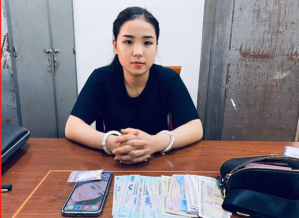 “Hot girl bun bo Hue” mua ban ma tuy