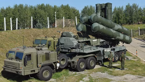 S-400 được trang bị cho Lực lượng Phòng thủ Không gian Vũ trụ (VKO).