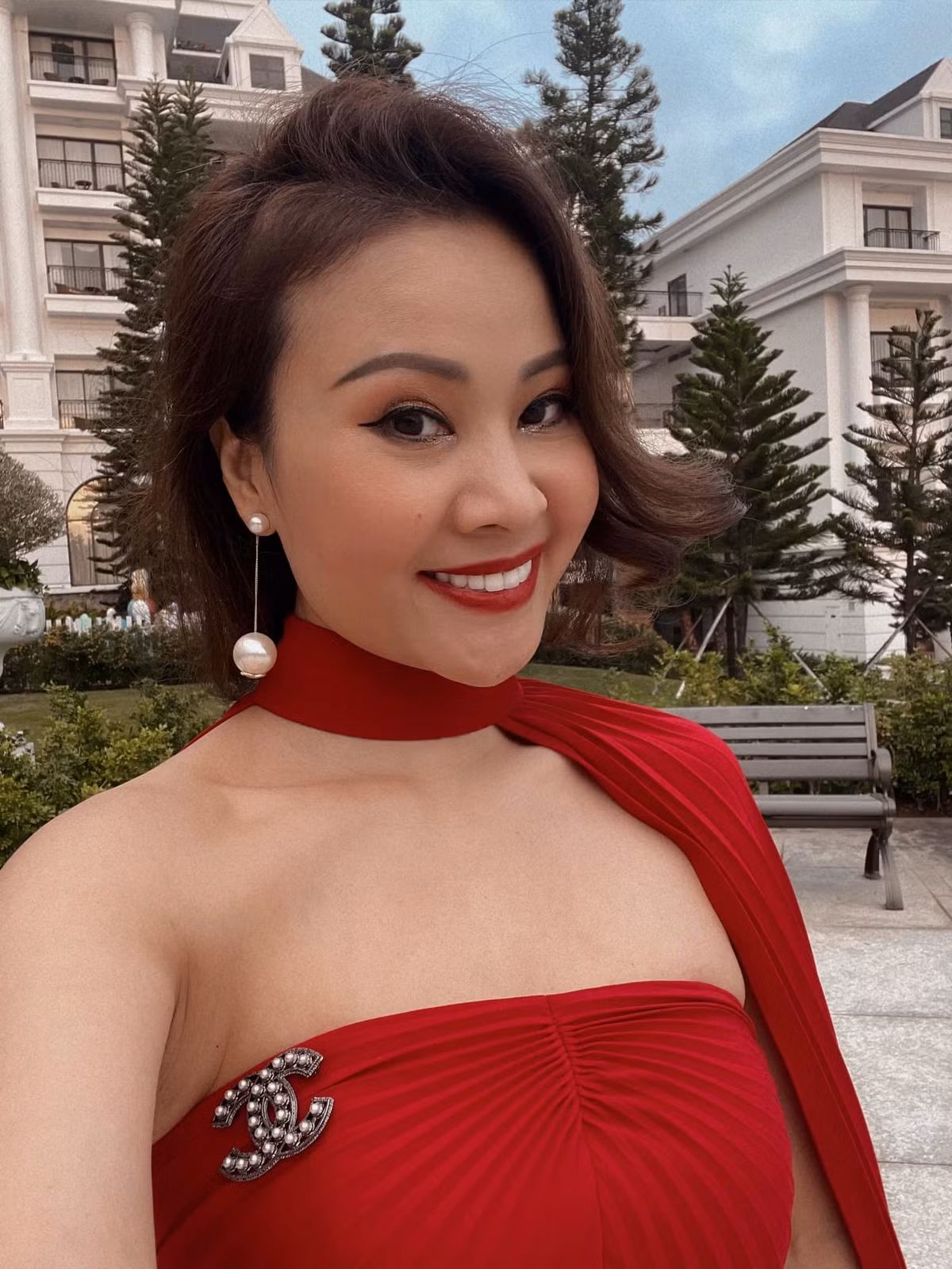 Cô là hậu phương vững chắc để NSƯT Đăng Dương toàn tâm toàn ý hoạt động nghệ thuật.