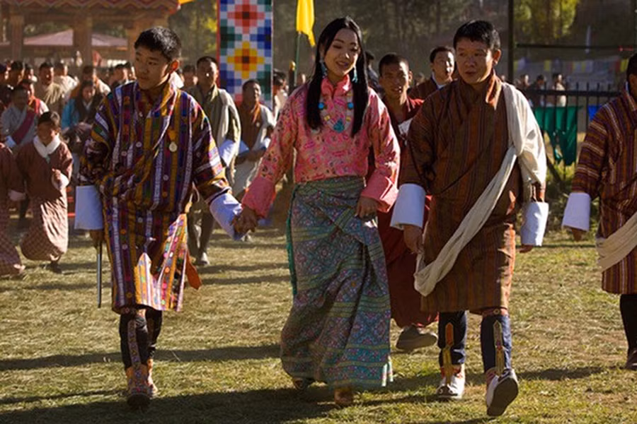 Tại Bhutan, người dân không được phép săn bắn, câu cá nếu không có giấy phép do chính quyền cấp. Phần lớn thịt cá được Bhutan nhập khẩu từ Ấn Độ.
