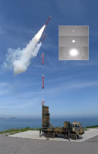 Hàn Quốc biên chế tên lửa Cheongung II mạnh ngang Patriot của Mỹ - Hình 2 Han Quoc bien che ten lua Cheongung II manh ngang Patriot cua My-Hinh-2