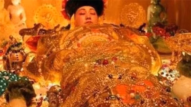 Mở mộ Từ Hi, kinh hoàng Thái hậu mở mắt trừng trừng trong quan tài - Hình 4 Mo mo Tu Hi, kinh hoang Thai hau mo mat trung trung trong quan tai-Hinh-4